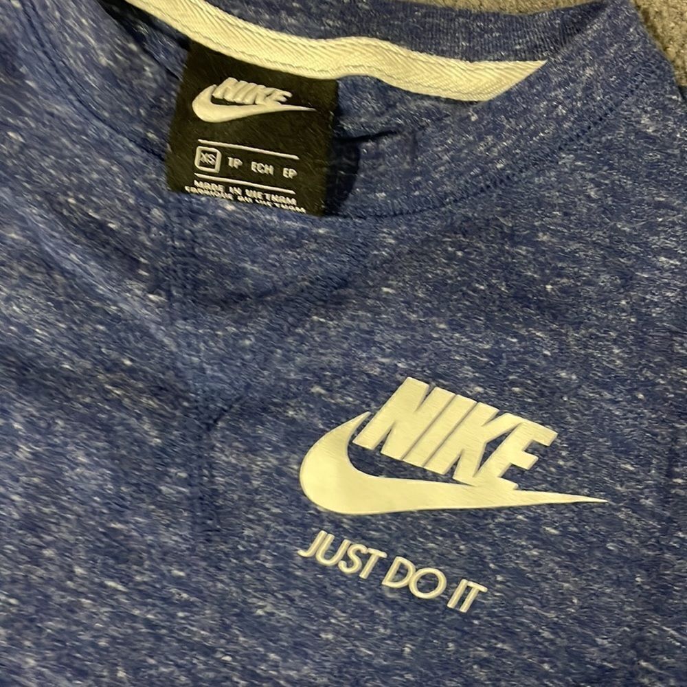 Nike Top - Picture 2 of 7